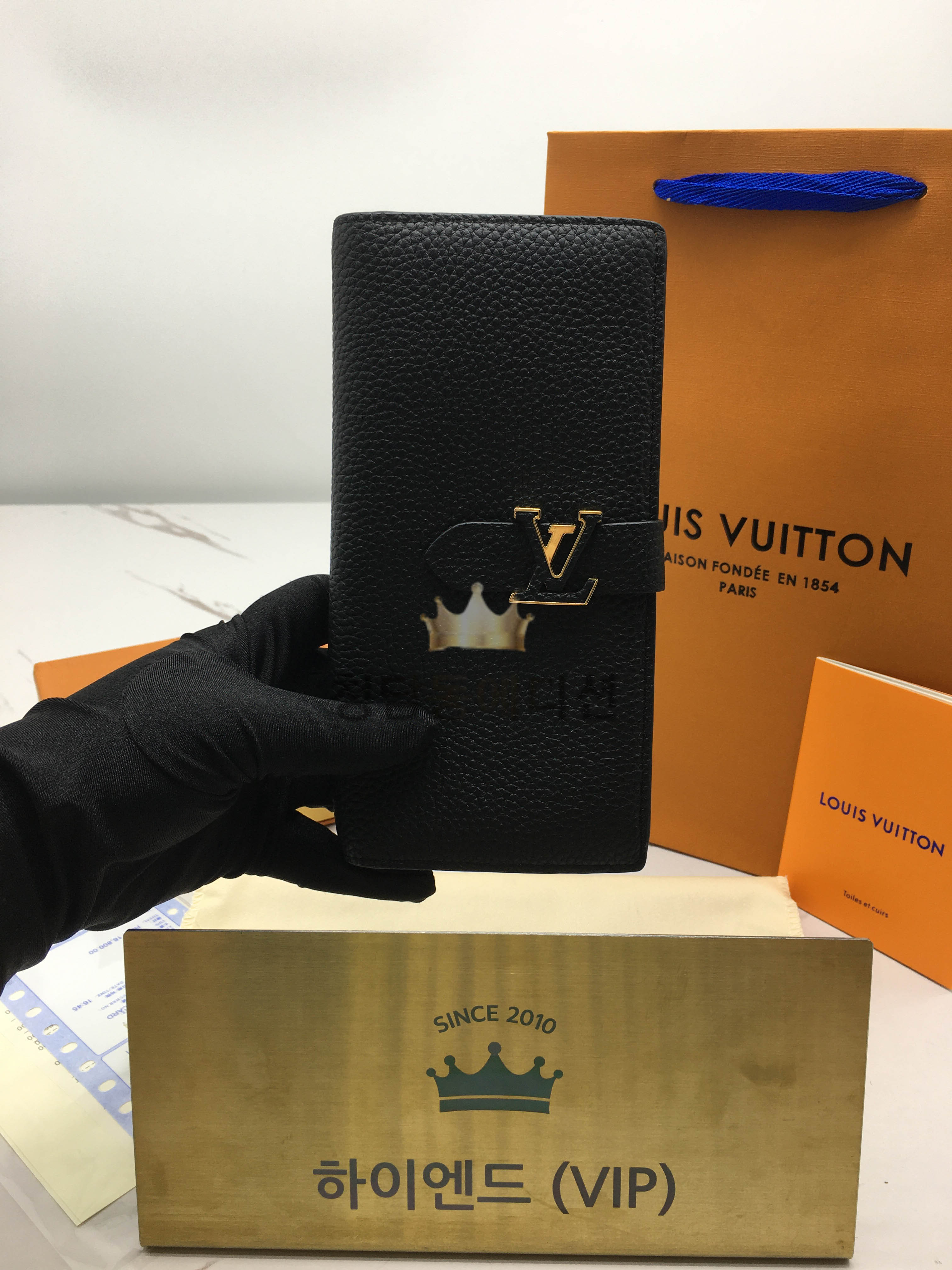 루이비통 버티컬 월릿 M81330 (upgrade ver.)