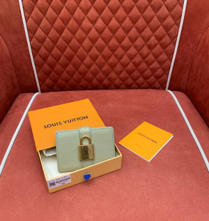 루이비통 로우 키 컴팩트 지갑 M12148