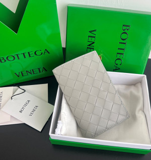 보테가 베네타 미디움 인트레치아토 폴더형 지갑 749940