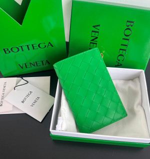 보테가 베네타 미디움 인트레치아토 폴더형 지갑 749940