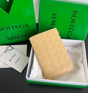 보테가 베네타 미디움 인트레치아토 폴더형 지갑 749940