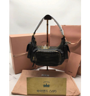 미우미우 포켓 나파가죽 숄더백