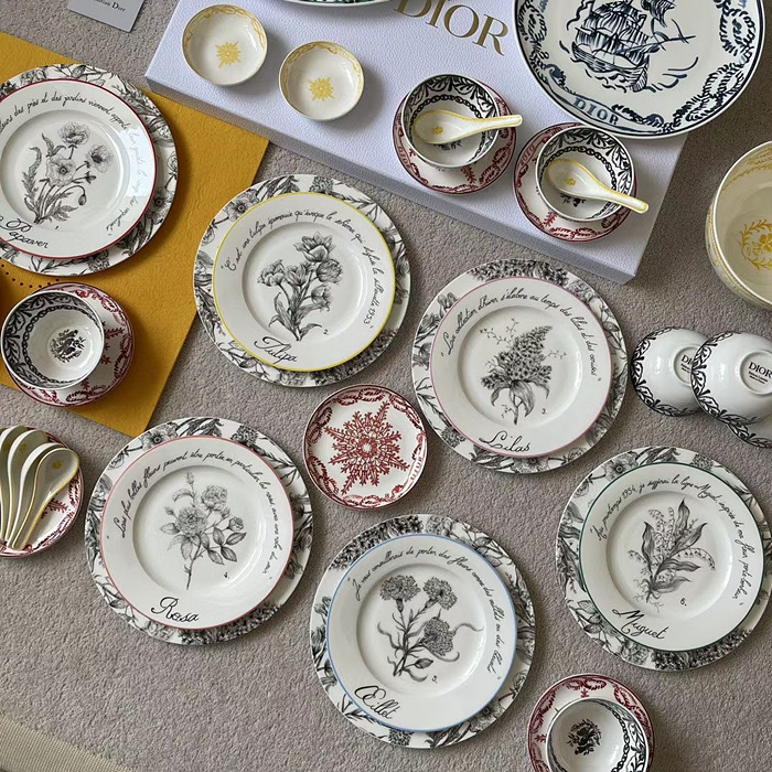 디올 La Colle Noire시리즈 41피스 식기 세트