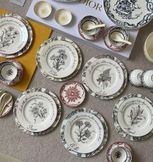 디올 La Colle Noire시리즈 41피스 식기 세트