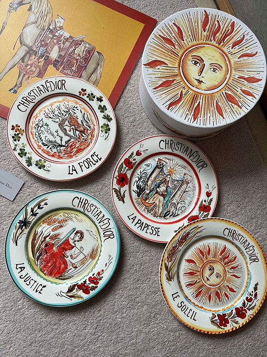 디올 뉴 타로 썬 문 디너 플레이트 세트