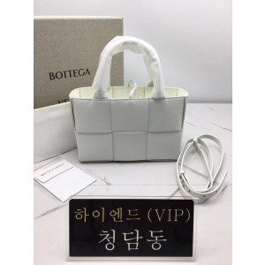 보테가베네타 아르코 토트백 미니 (컬러 화이트)