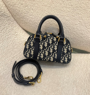 디올 바이브 볼링백 이스트 웨스트