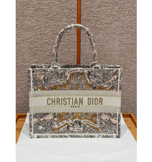 디올 북토트백 미디움