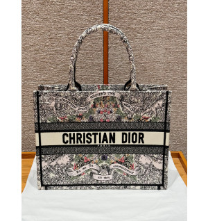 디올 북토트백 미디움