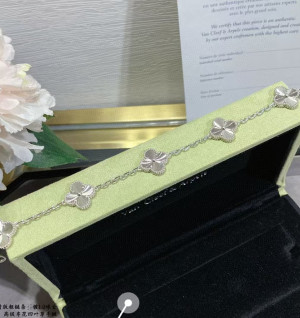 반클리프 알함브라 빈티지 기요세 브레이슬릿 (컬러 화이트 골드)