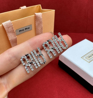 미우미우 크리스탈 메탈 귀걸이
