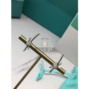 티파니앤코 노트 이어링 (컬러 로즈골드, 화이트골드)