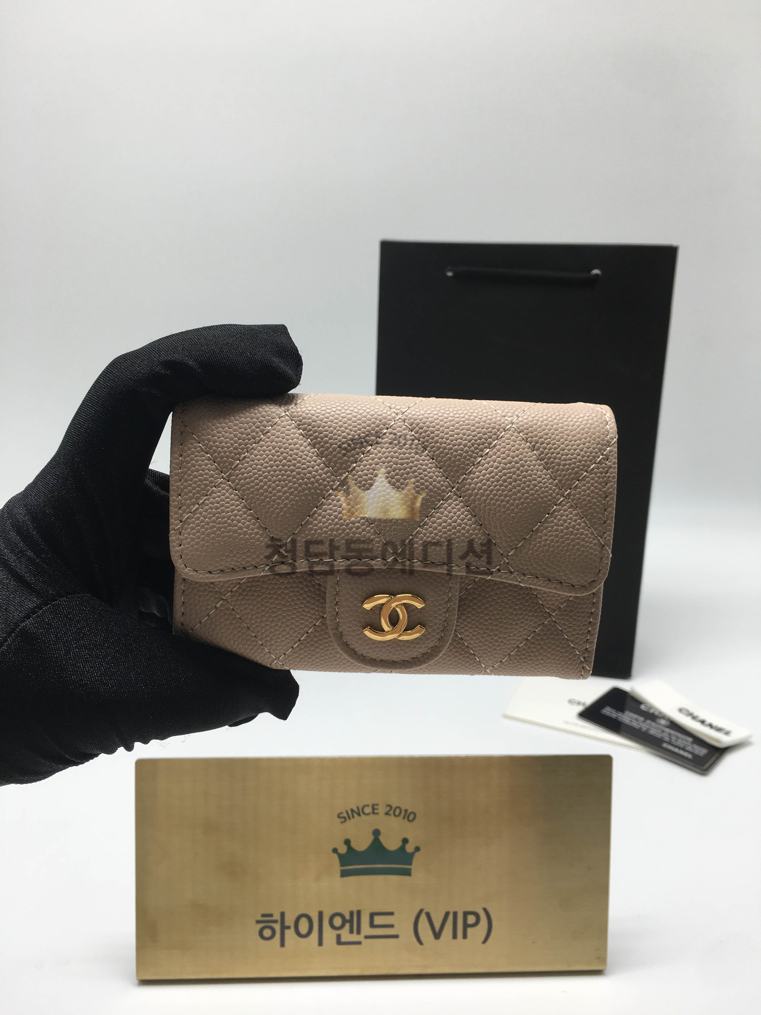 샤넬 클래식 캐비어 카드지갑 금장