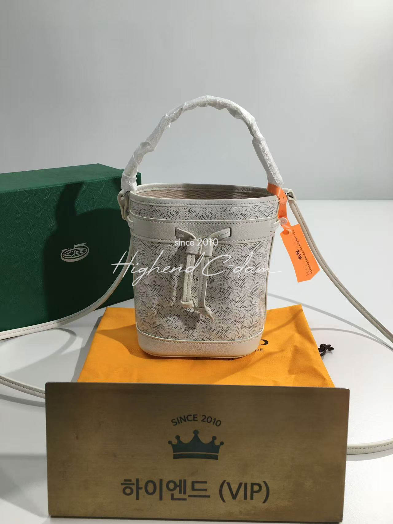 고야드 쁘띠플로 미니 버킷백 (컬러 화이트)