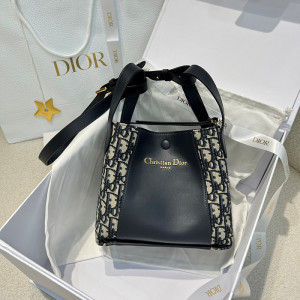 디올 시그니처 스몰 버킷백