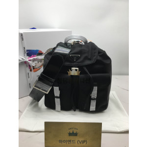 프라다 리나일론 백팩 2VZ110