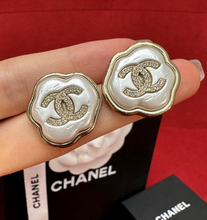 샤넬 클라우드 스터드 귀걸이