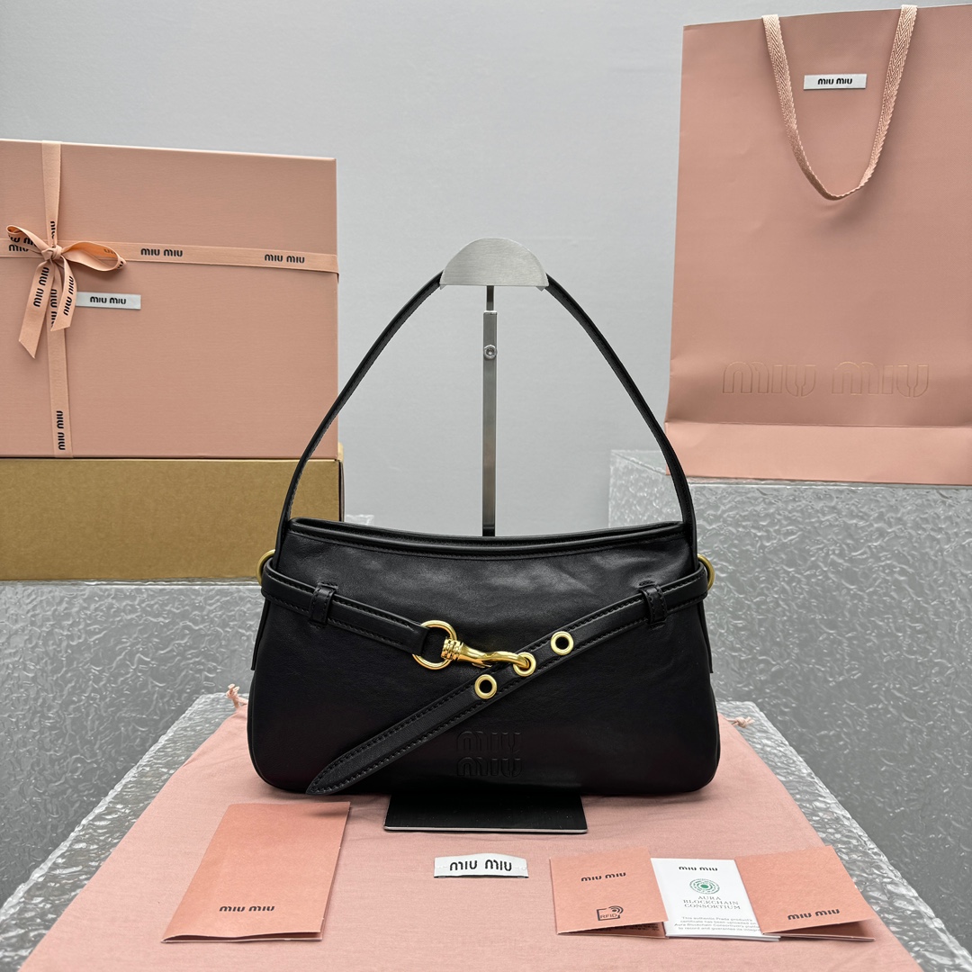 미우미우 아방뛰르 나파 가죽백 (컬러 블랙)