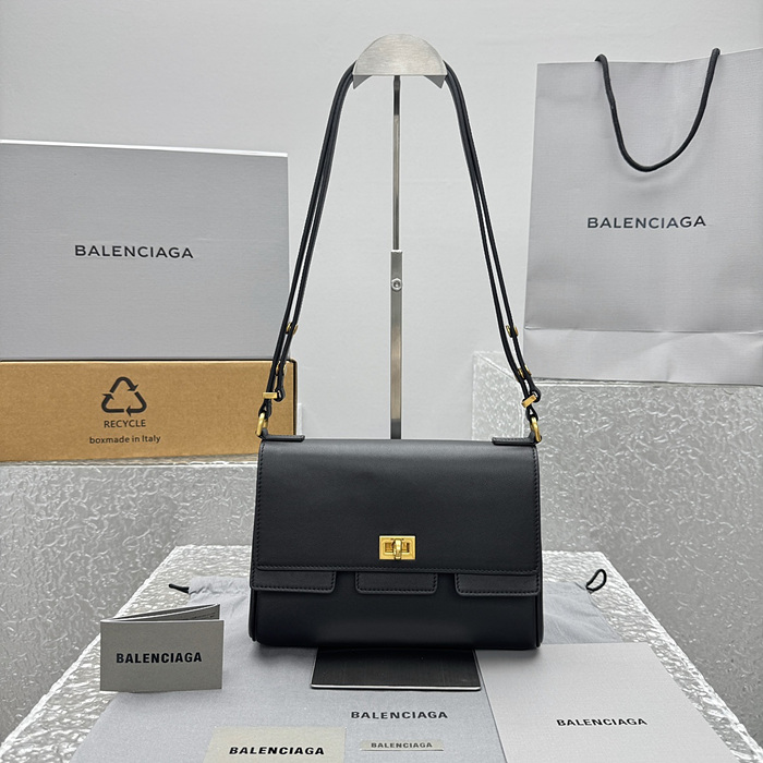 발렌시아가 벨 에어 플랩백