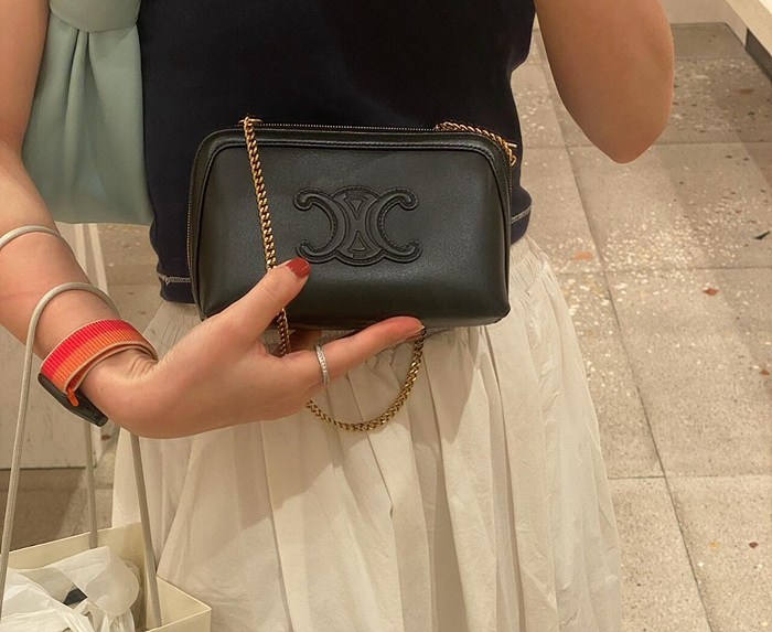 셀린느 퀴르 트리오페 체인 클러치