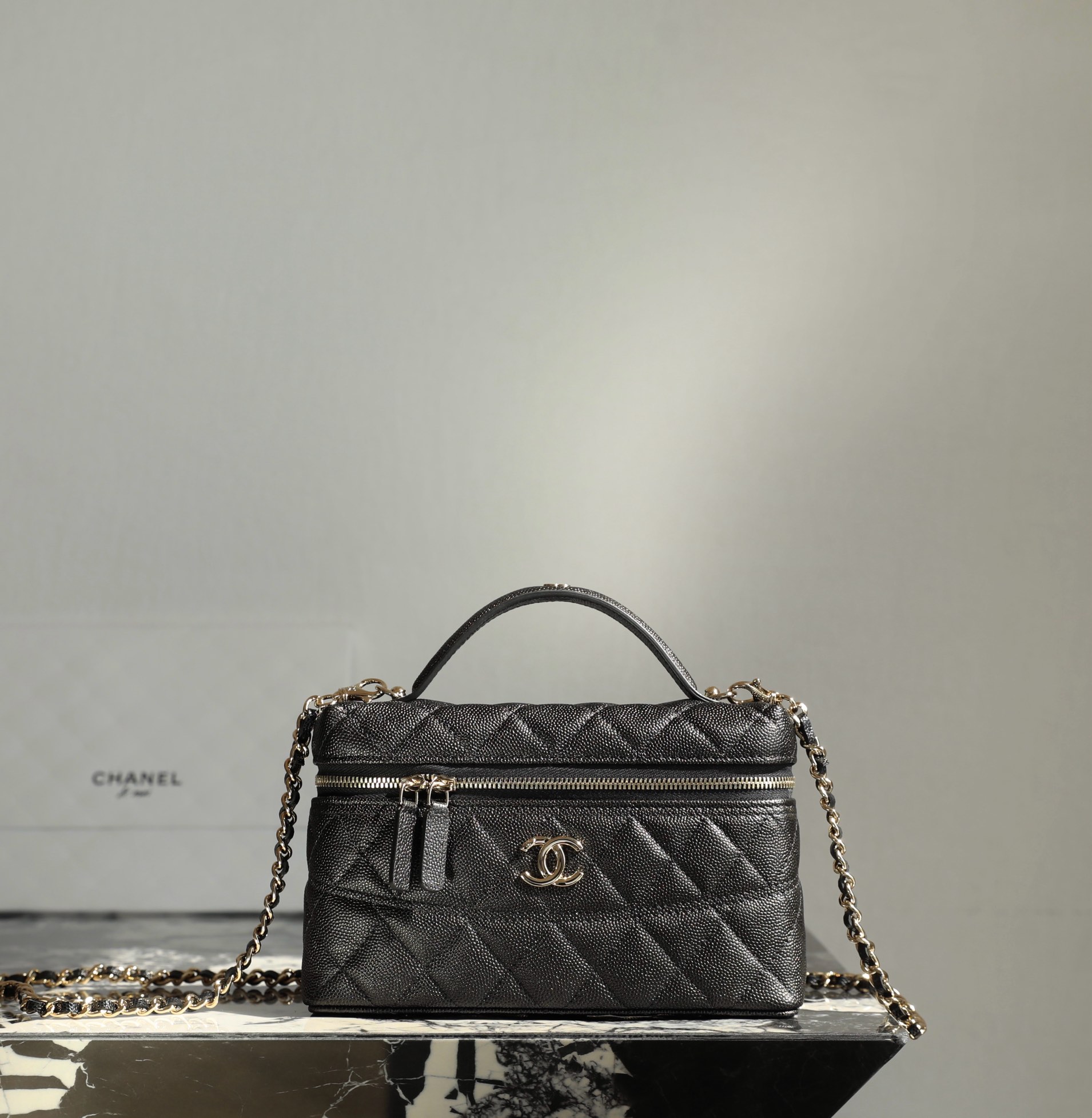 샤넬 롱 베니티 탑핸들 AP4407