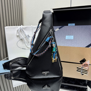 프라다 가죽 슬링백 2VZ092