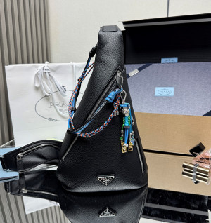 프라다 가죽 슬링백 2VZ092