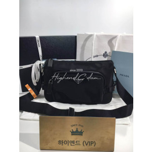 프라다 미디엄 리나일론 앤 사피아노 레더 숄더백 2VH192