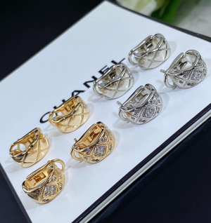 샤넬 코코크러쉬 다이아 귀걸이 (컬러 골드, 화이트골드)