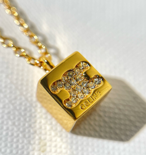 셀린느 골드 크리스탈 큐브 목걸이