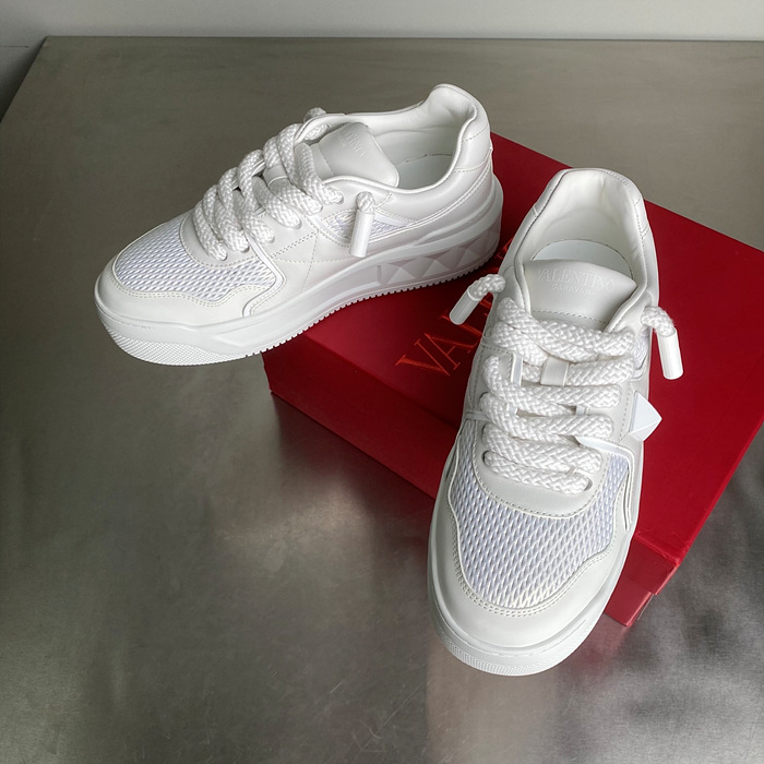 발렌티노 원스터드 XL 나파 레더 로우탑 (남녀공용)