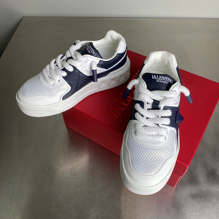 발렌티노 원스터드 XL 나파 레더 로우탑 (남녀공용)