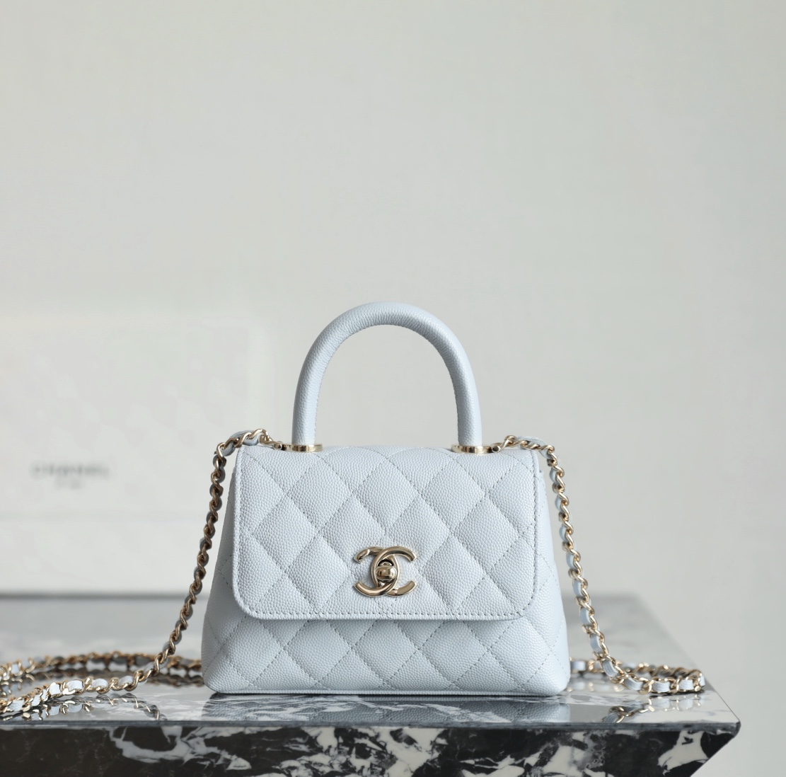 샤넬 코코핸들 마이크로 라이트골드