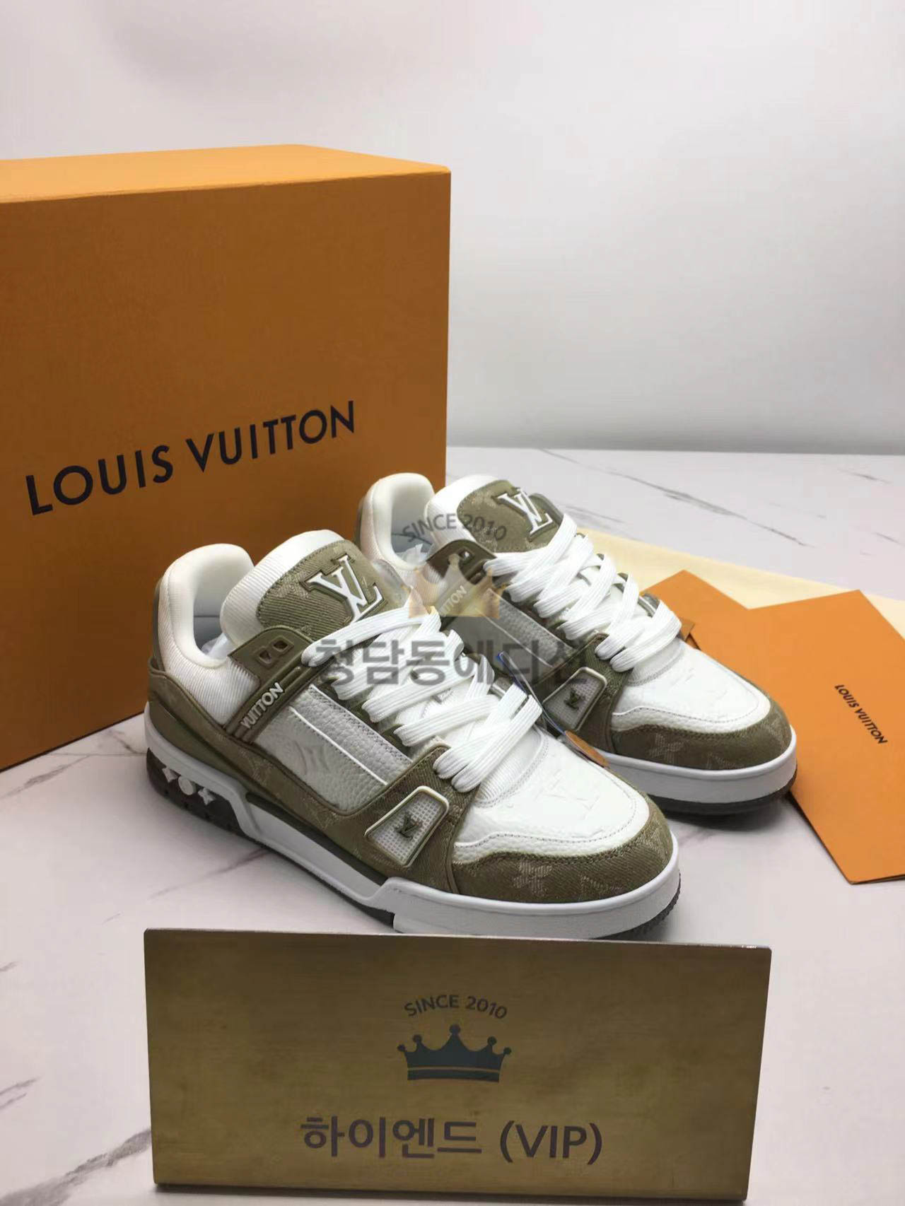 루이비통 트레이너 스니커즈 (남녀공용)