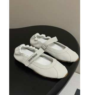 미우미우 플룸 발레리나 스니커즈 (스웨이드)