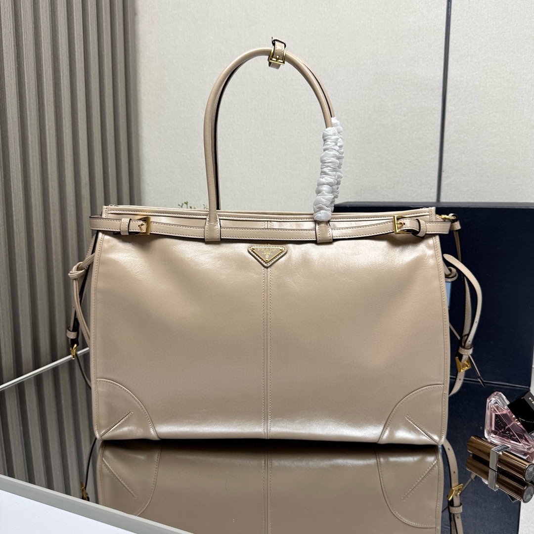 프라다 엑스트라 라지 가죽 핸드백 1BA439