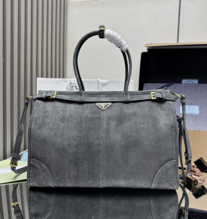 프라다 엑스트라 라지 가죽 핸드백 1BA439