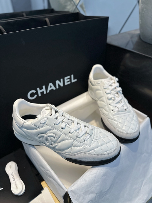 샤넬 퀼팅 레더 스니커즈
