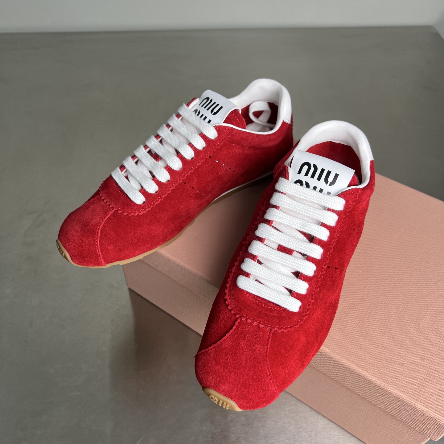 미우미우 플룸 스웨이드 스니커즈 (컬러 레드)