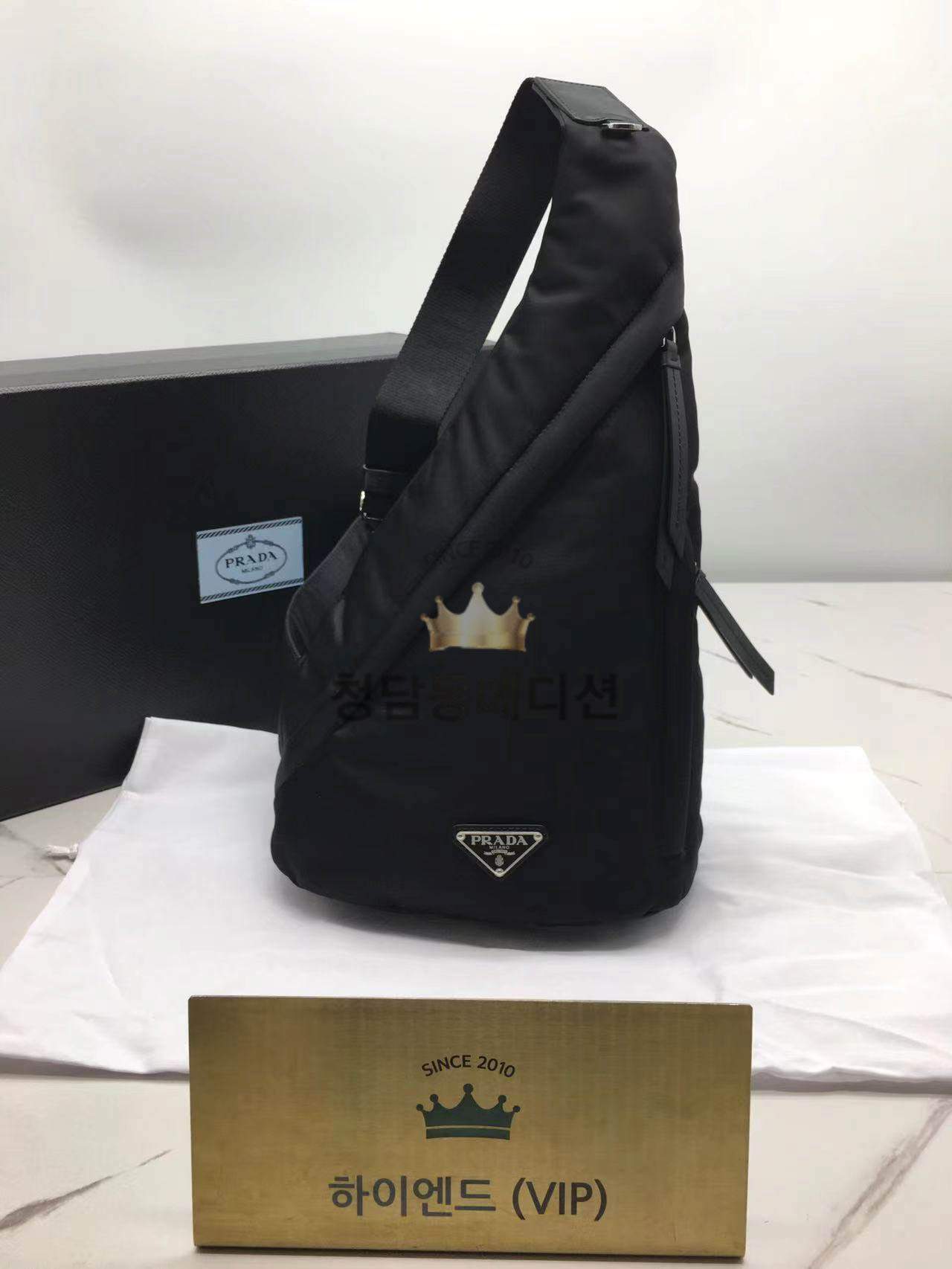 프라다 리나일론 슬링백 2VZ092