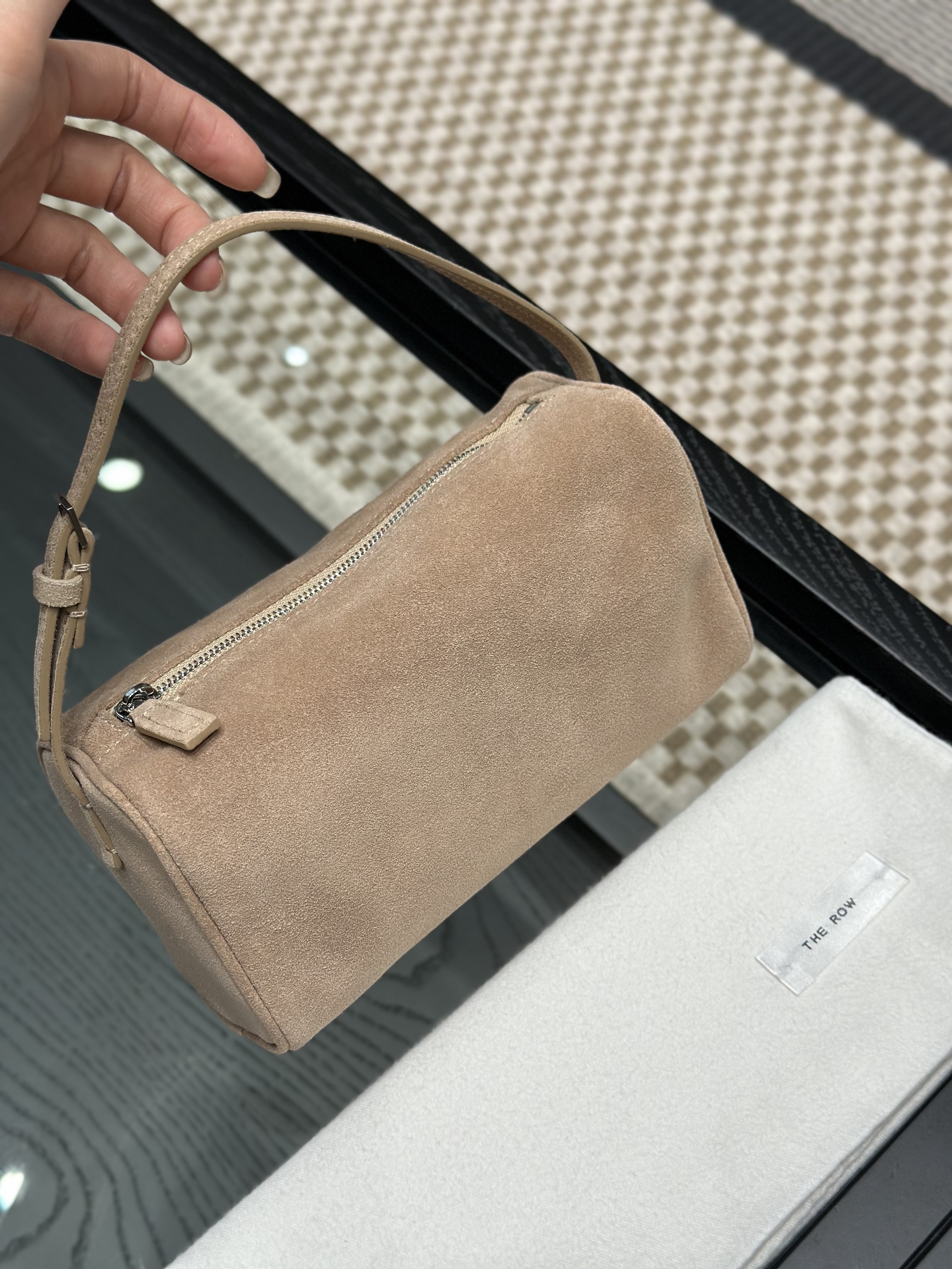 더 로우 레더 토트백