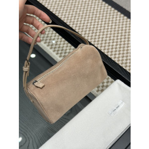 더 로우 레더 토트백