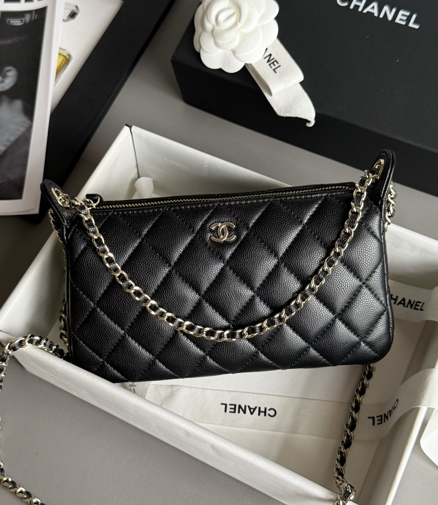 샤넬 25A 체인 미니 숄더백 직사각 체인 스트랩 캐비어 블랙 AP4704