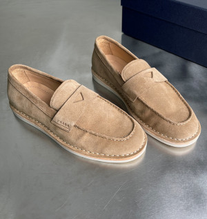 프라다 블리치드 스웨이드 로퍼 (남성용)