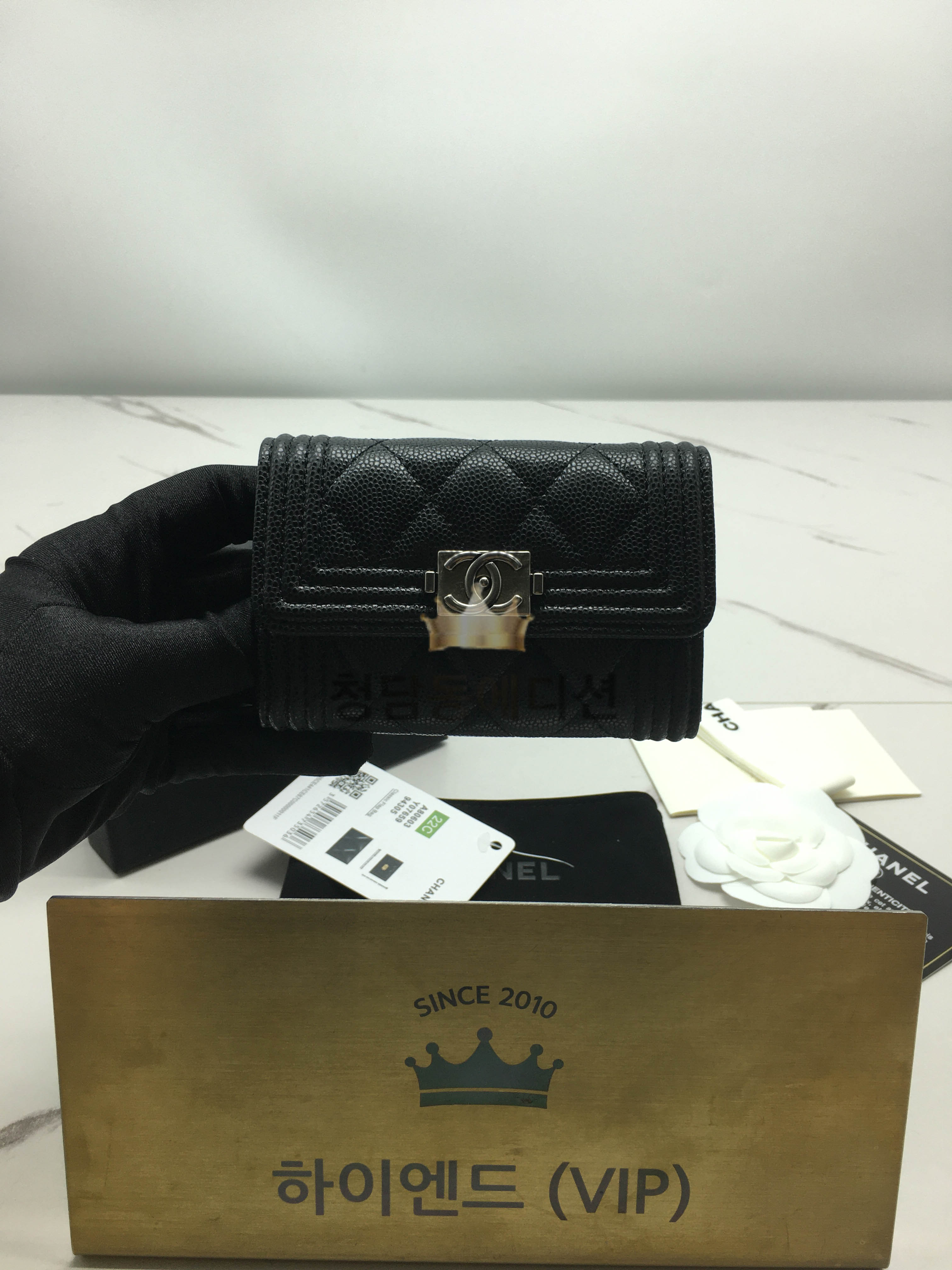 샤넬 보이 카드지갑 (은장)