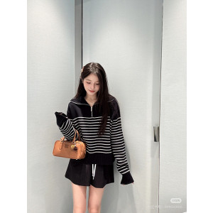 미우미우 스트라이프 하프 집업 니트