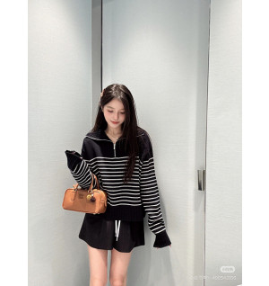 미우미우 스트라이프 하프 집업 니트