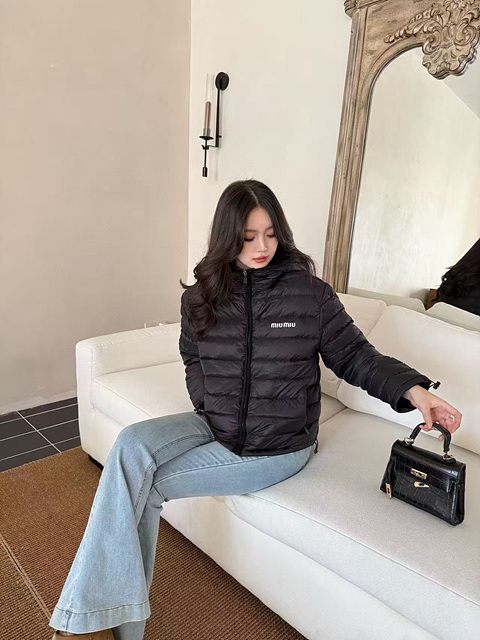 미우미우 후드 다운 자켓 (컬러 블랙, 브라운)