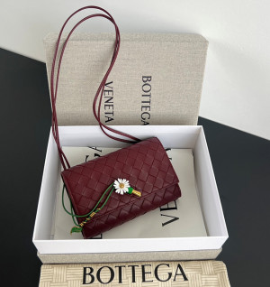 보테가베네타 안디아모 데이지 파우치 838870