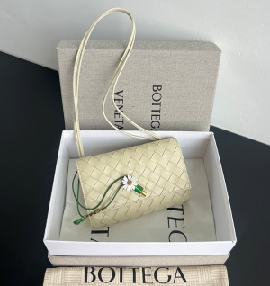 보테가베네타 안디아모 데이지 파우치 838870